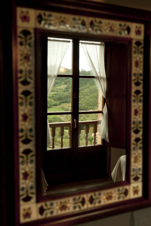 Trisqueles Y Buganvillas Villaviciosa  Oda fotoğraf