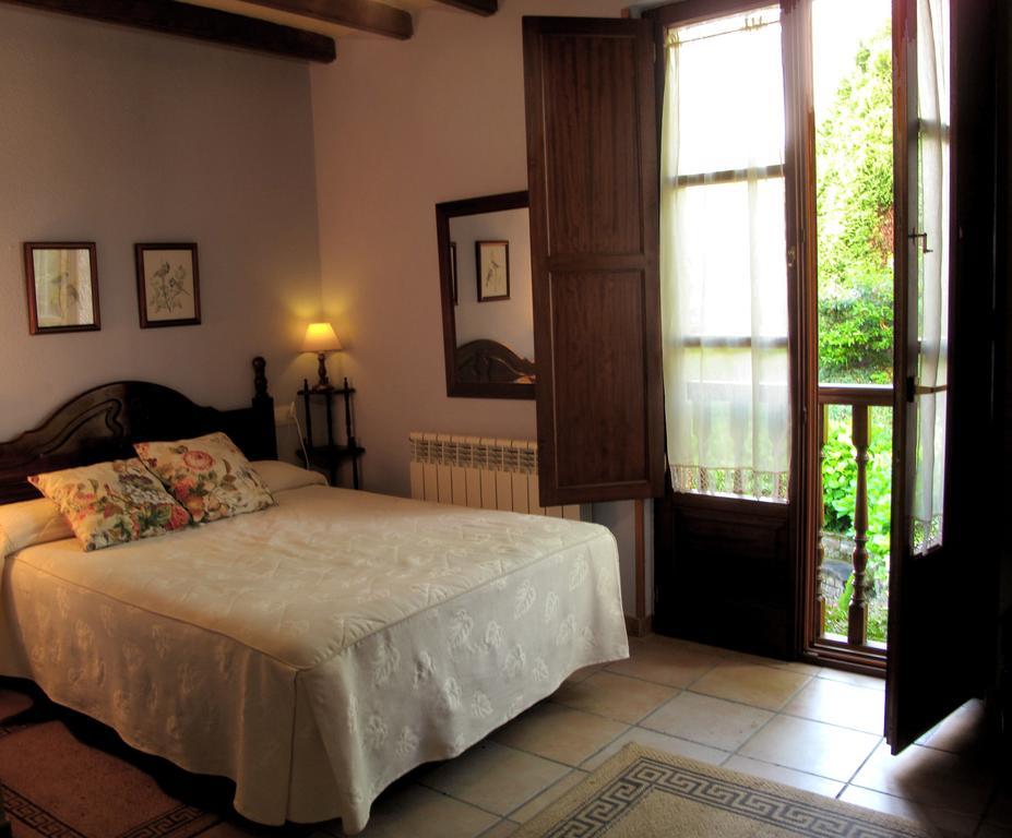 Trisqueles Y Buganvillas Villaviciosa  Oda fotoğraf
